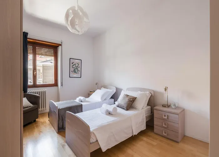 The Rent - Spacious Flat A Stone's Throw From The Vatican Roma