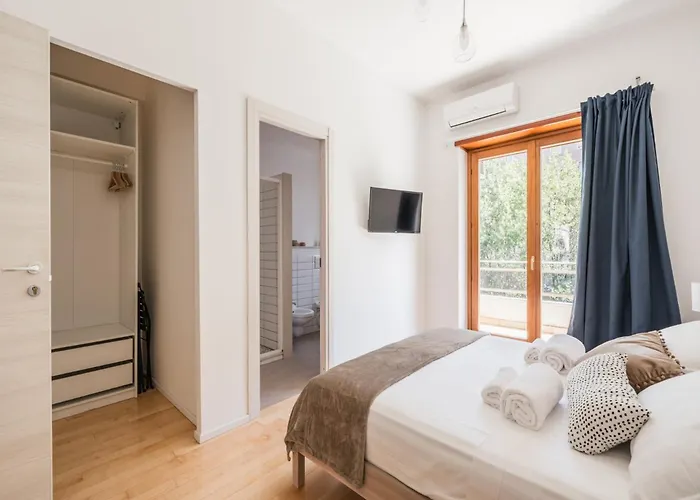 The Rent - Spacious Flat A Stone's Throw From The Vatican *